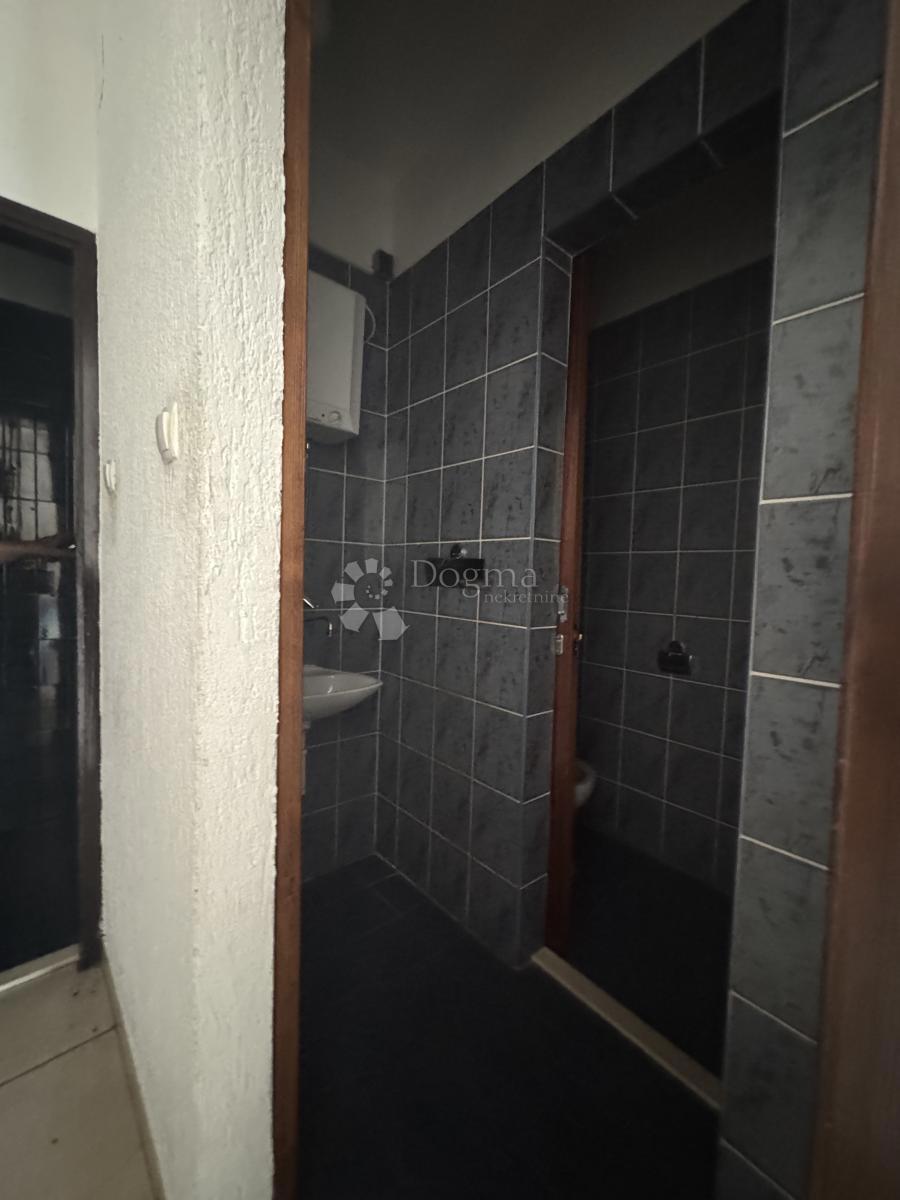 Locale commerciale Potpićan, Kršan, 72,70m2