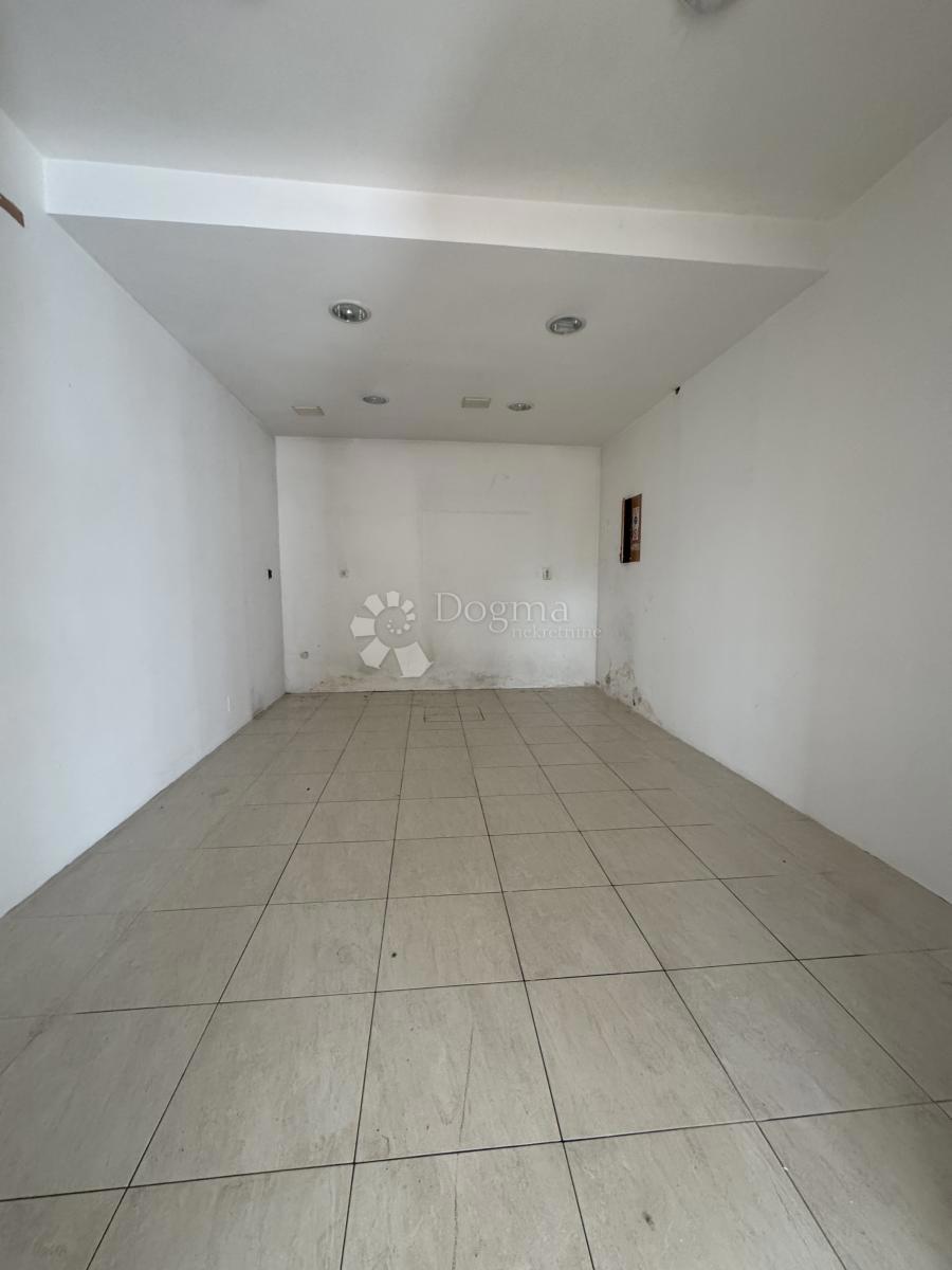 Locale commerciale Potpićan, Kršan, 72,70m2