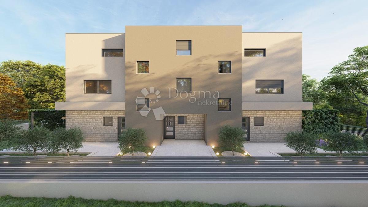 DINTORNI DI UMAGO, CASA MODERNA