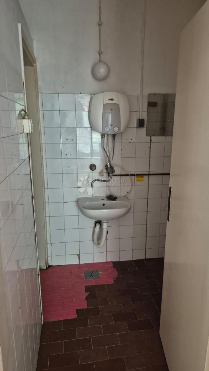 Locale commerciale Jug II, Osijek, 67,13m2