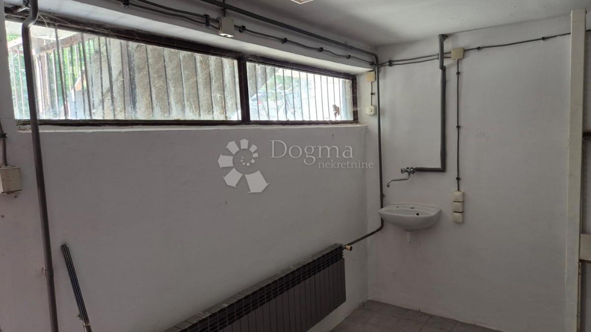 Locale commerciale Jug II, Osijek, 67,13m2