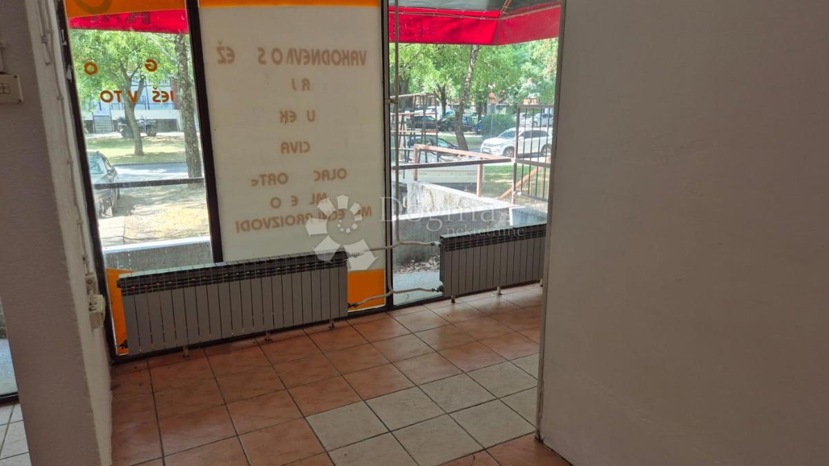 Locale commerciale Jug II, Osijek, 67,13m2