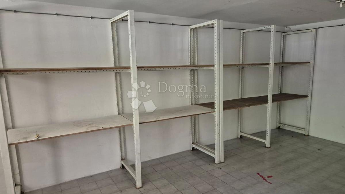 Locale commerciale Jug II, Osijek, 67,13m2