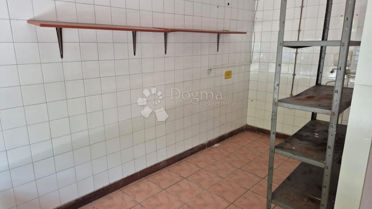 Locale commerciale Jug II, Osijek, 67,13m2