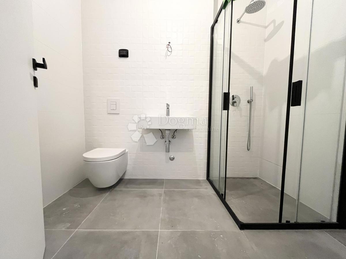 Appartamento in nuova costruzione con ascensore e garage, Umago