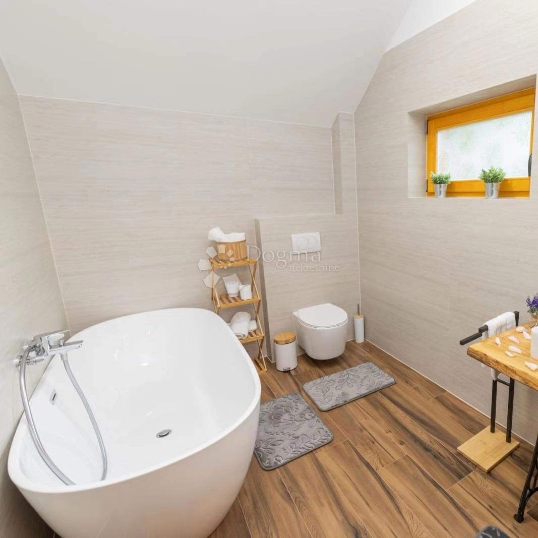 Casa Bukovac Perušićki, Perušić, 125m2