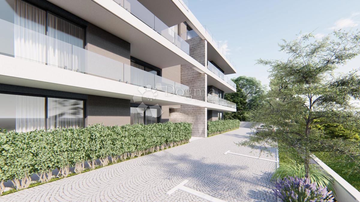 PRIMOŠTEN - PIANO TERRA PRIMA FILA SUL MARE