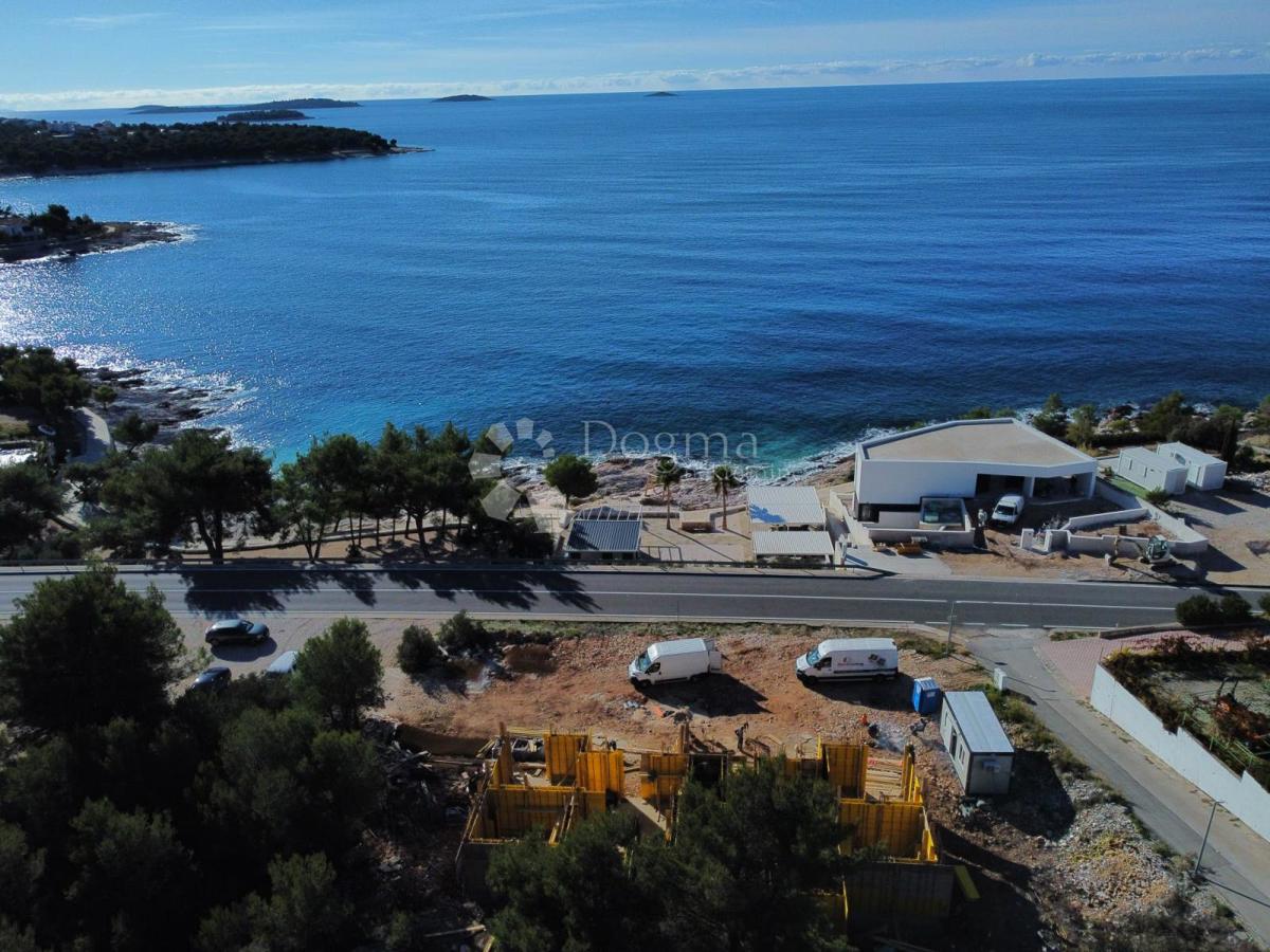 PRIMOŠTEN - PIANO TERRA PRIMA FILA SUL MARE