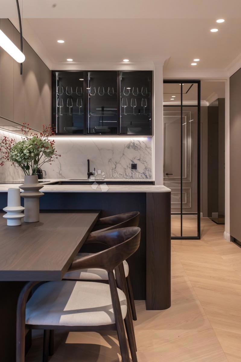 COMPLESSO ATTICO ESCLUSIVO – INTERO PIANO CON AMPIA TERRAZZA E GARAGE | IN VENDITA