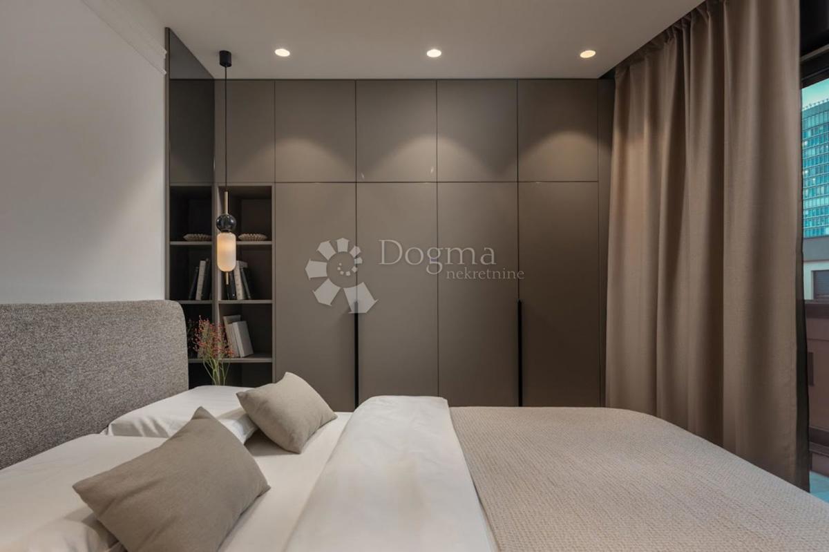 COMPLESSO ATTICO ESCLUSIVO – INTERO PIANO CON AMPIA TERRAZZA E GARAGE | IN VENDITA