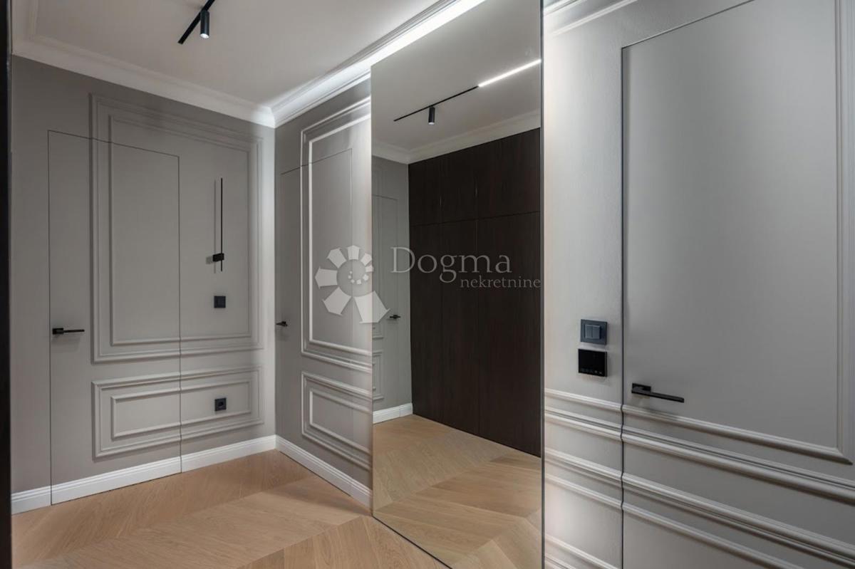 COMPLESSO ATTICO ESCLUSIVO – INTERO PIANO CON AMPIA TERRAZZA E GARAGE | IN VENDITA