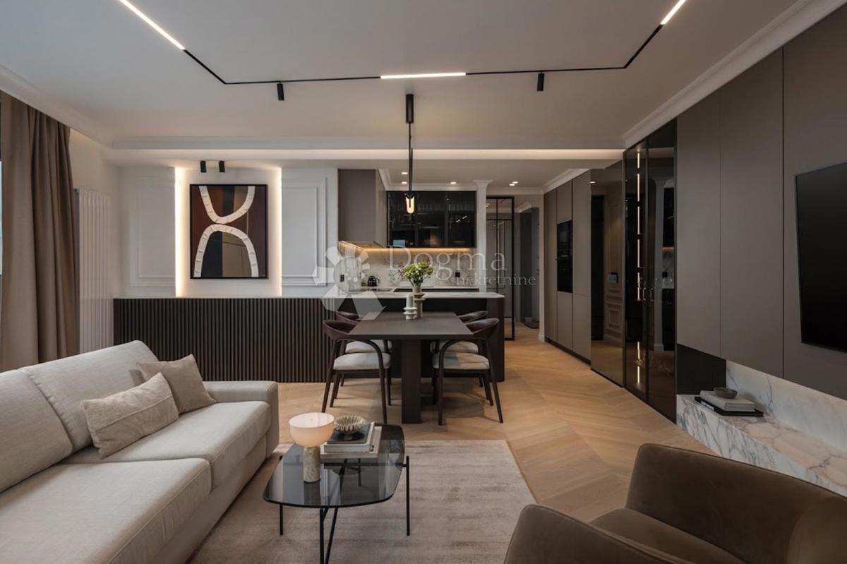 COMPLESSO ATTICO ESCLUSIVO – INTERO PIANO CON AMPIA TERRAZZA E GARAGE | IN VENDITA