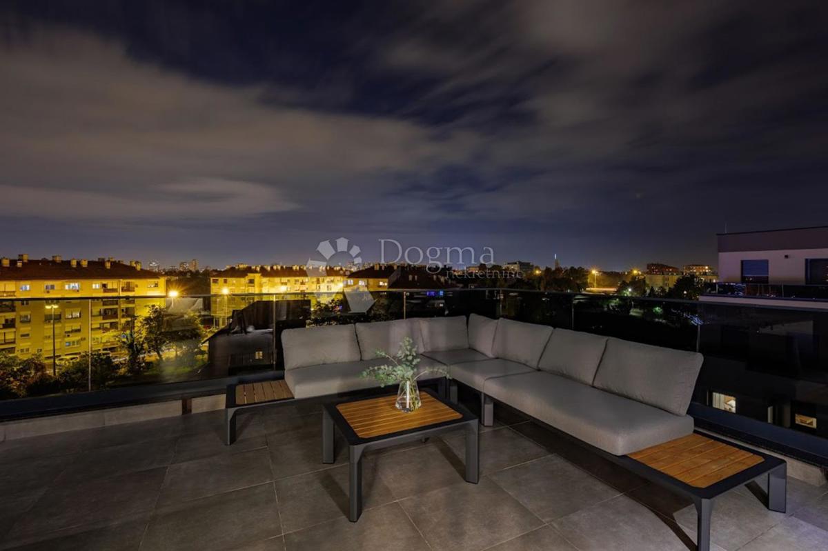 COMPLESSO ATTICO ESCLUSIVO – INTERO PIANO CON AMPIA TERRAZZA E GARAGE | IN VENDITA