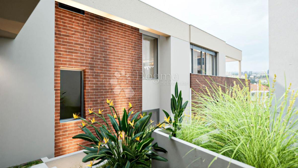Lussuoso appartamento con due camere da letto, terrazza e giardino nella zona urbana di Vila i Črnomerec (S-1)