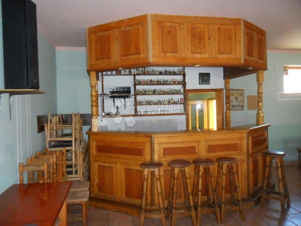 Locale commerciale Bobota, Trpinja, 130m2