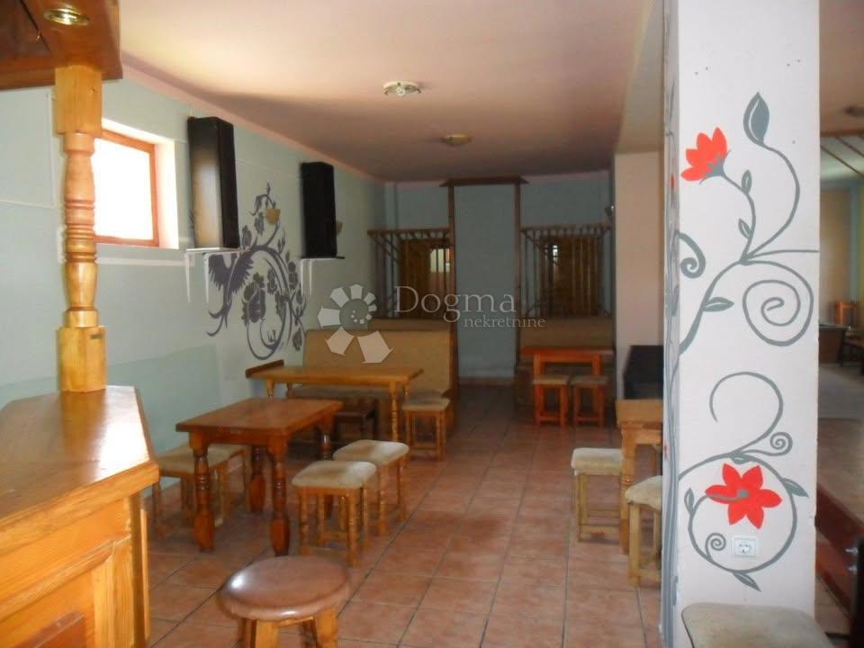 Locale commerciale Bobota, Trpinja, 130m2