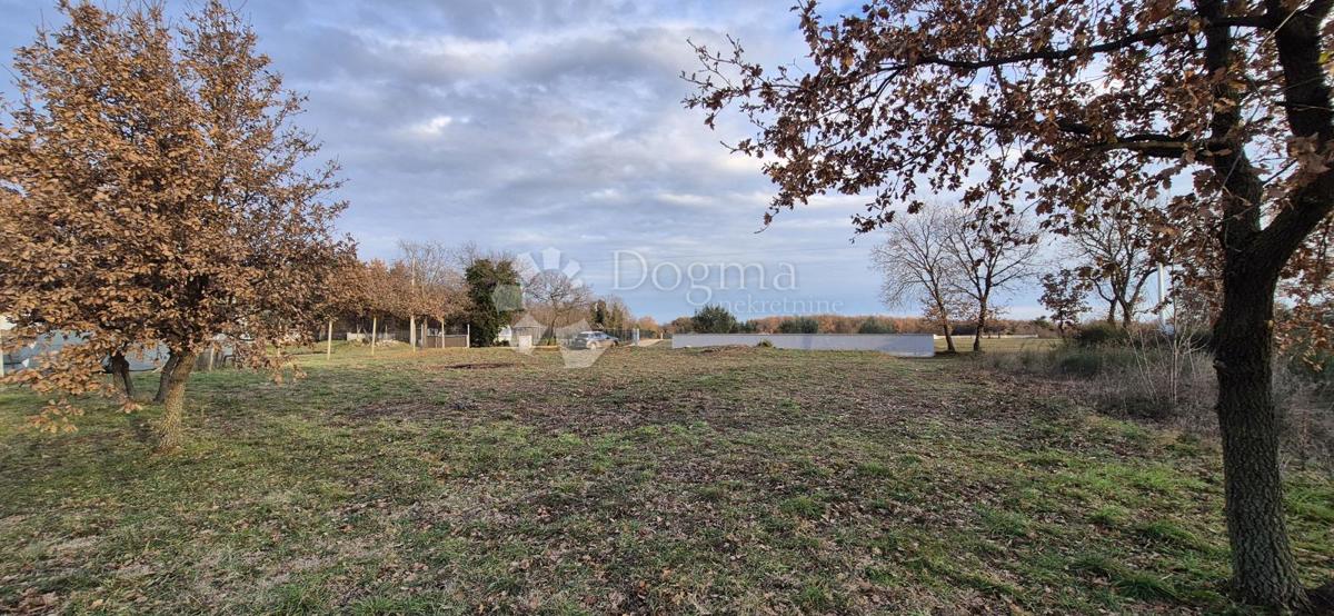 Terreno edificabile Loborika, Marčana, 1.007m2