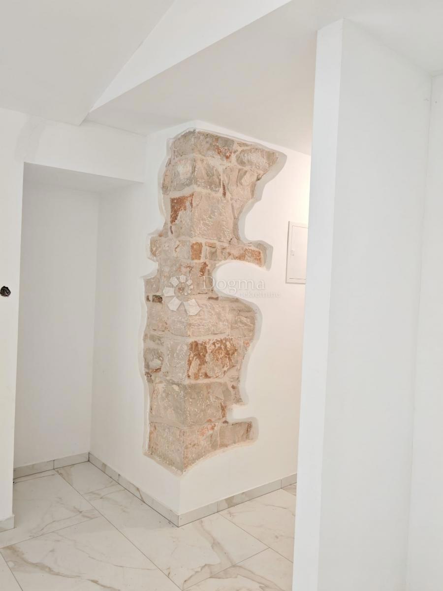 CASA RECENTEMENTE RISTRUTTURATA CON QUATTRO APPARTAMENTI