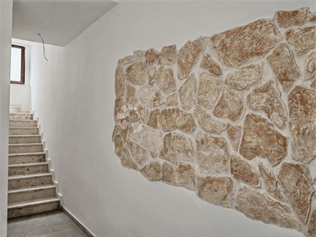 CASA RECENTEMENTE RISTRUTTURATA CON QUATTRO APPARTAMENTI