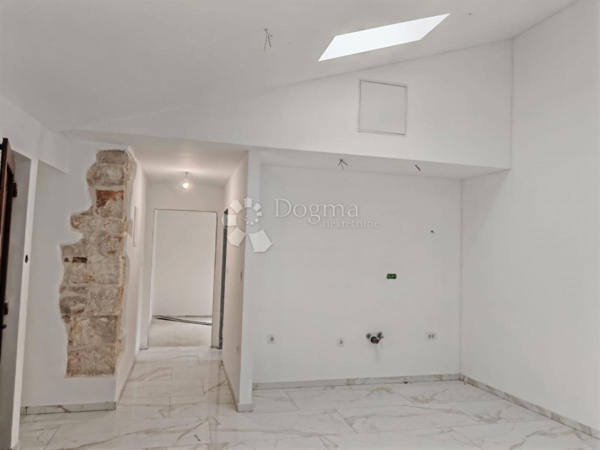 CASA RECENTEMENTE RISTRUTTURATA CON QUATTRO APPARTAMENTI