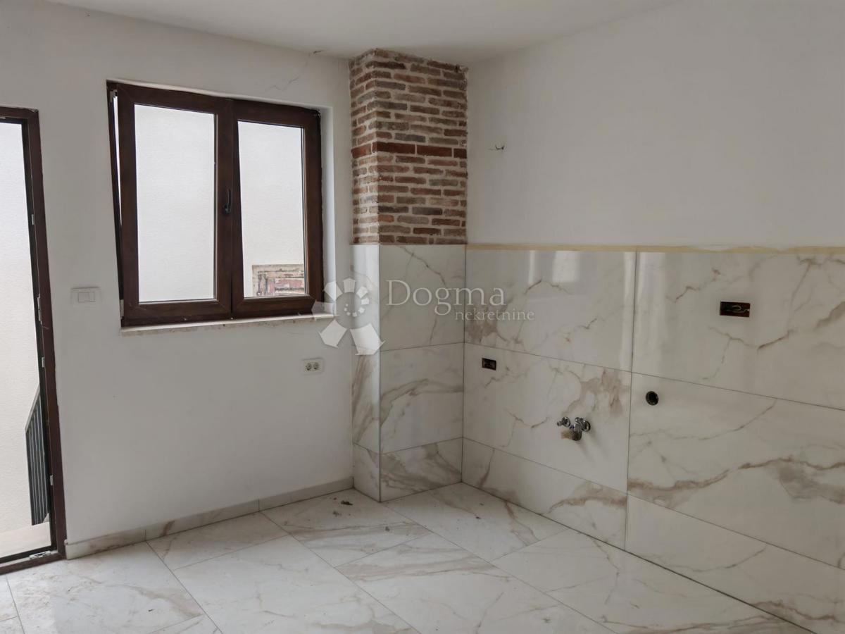 CASA RECENTEMENTE RISTRUTTURATA CON QUATTRO APPARTAMENTI