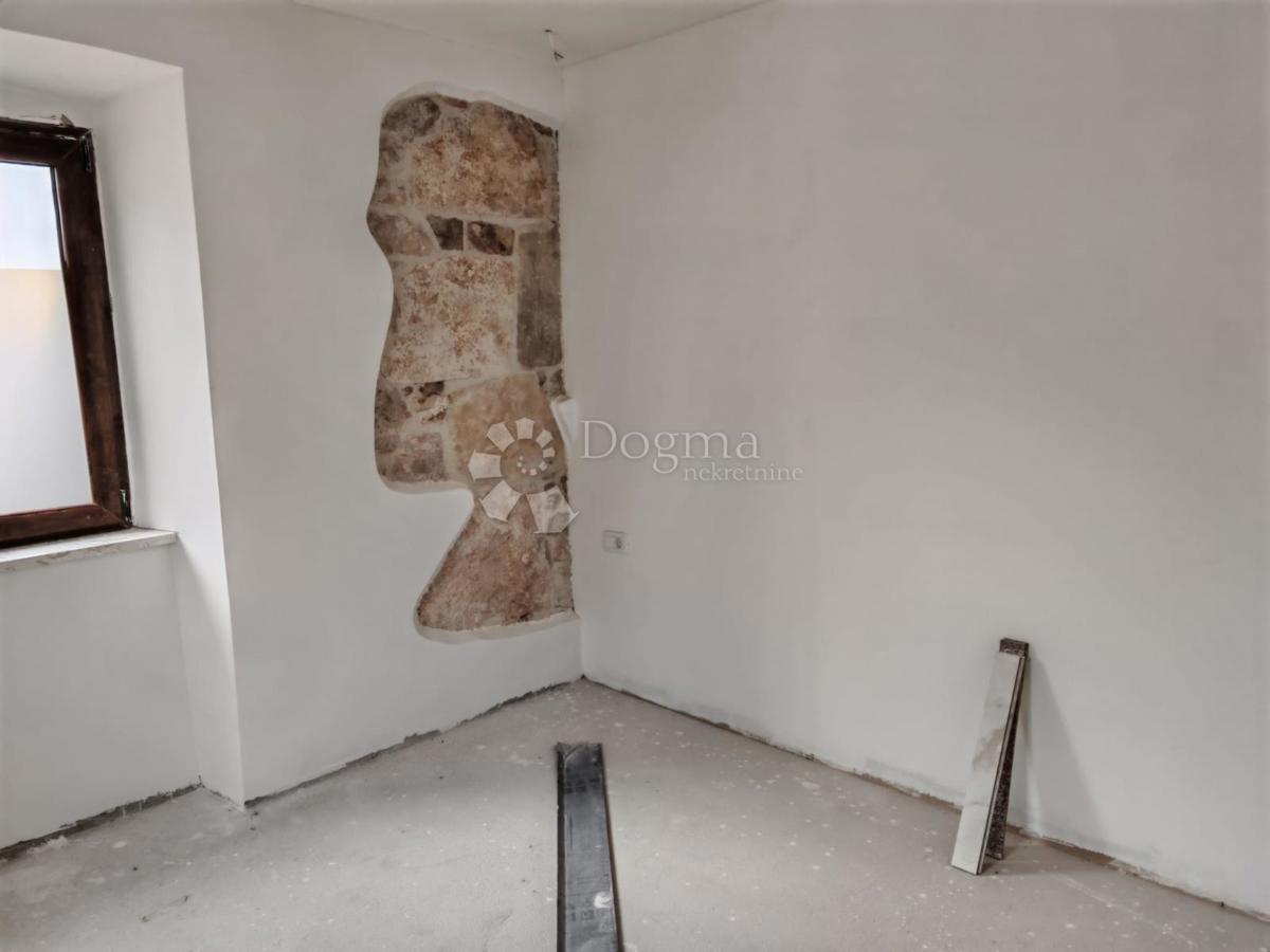 CASA RECENTEMENTE RISTRUTTURATA CON QUATTRO APPARTAMENTI