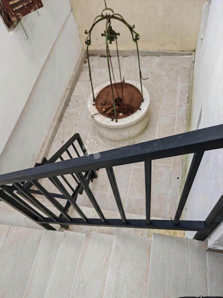 CASA RECENTEMENTE RISTRUTTURATA CON QUATTRO APPARTAMENTI