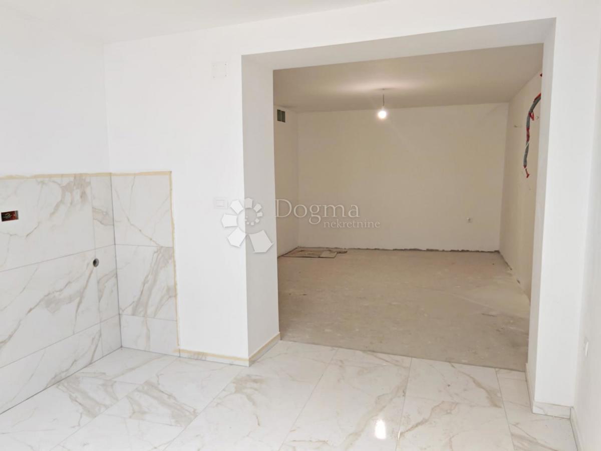 CASA RECENTEMENTE RISTRUTTURATA CON QUATTRO APPARTAMENTI