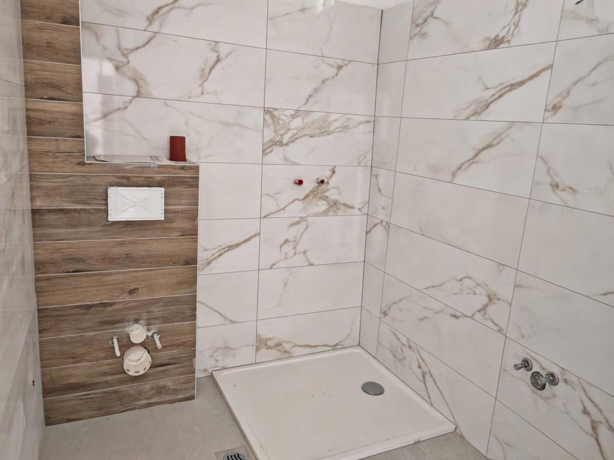 CASA RECENTEMENTE RISTRUTTURATA CON QUATTRO APPARTAMENTI