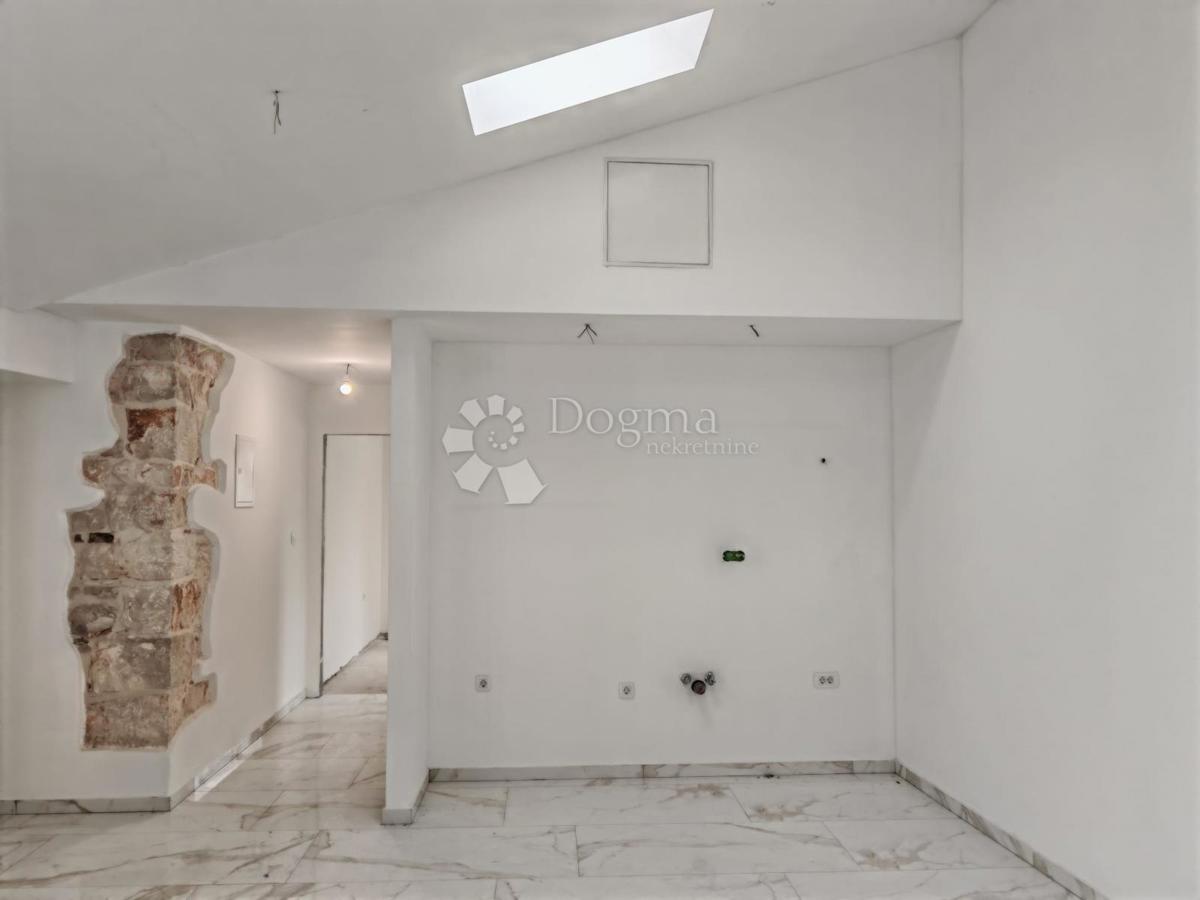 CASA RECENTEMENTE RISTRUTTURATA CON QUATTRO APPARTAMENTI