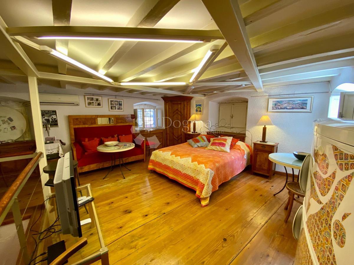 Locale commerciale Grad, Šibenik, 84m2