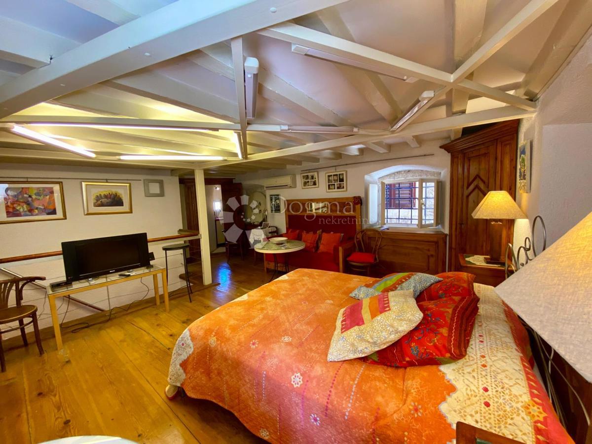 Locale commerciale Grad, Šibenik, 84m2