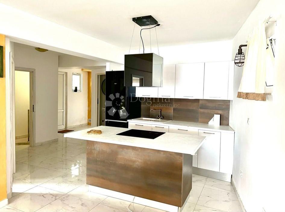 Allogio Jesenice, Dugi Rat, 132m2