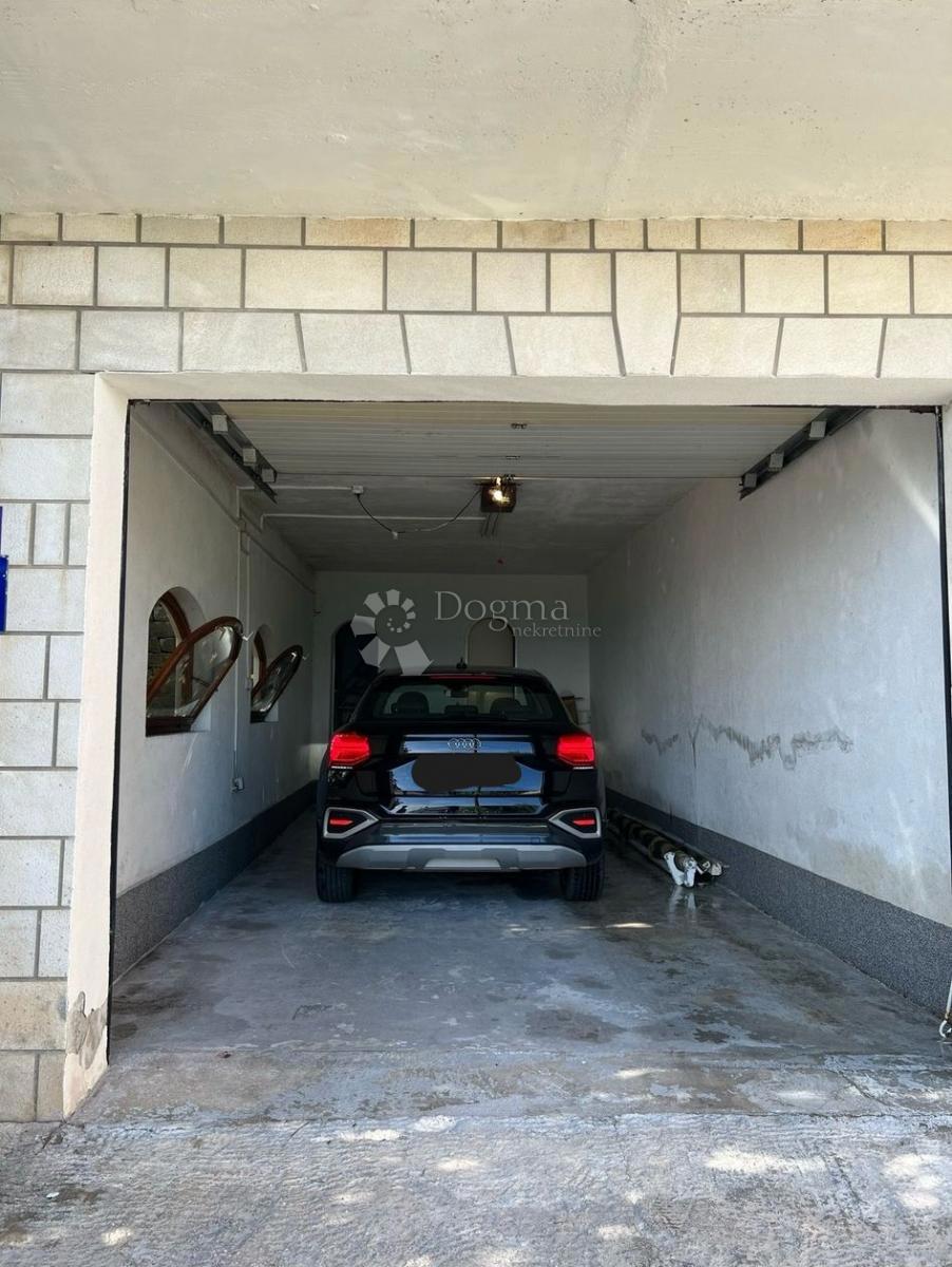 Allogio Jesenice, Dugi Rat, 132m2