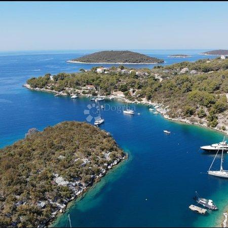 Terreno edificabile Maslinica, Šolta, 603m2