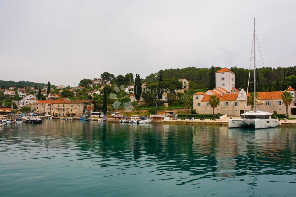 Terreno edificabile Maslinica, Šolta, 603m2