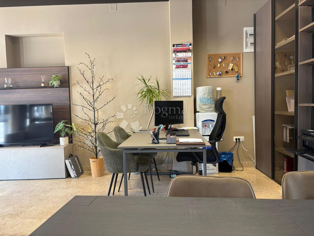 Locale commerciale Novigrad, 129m2