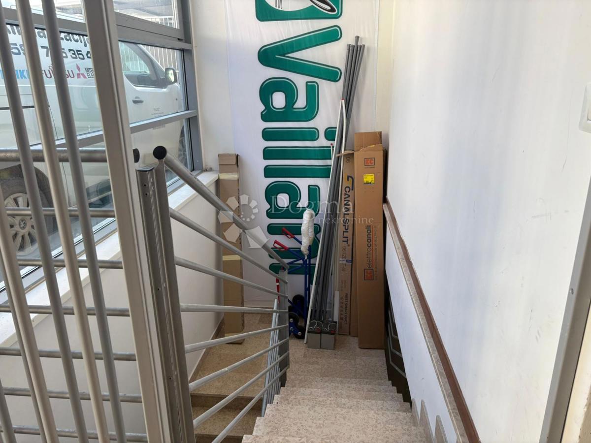 Locale commerciale Novigrad, 129m2