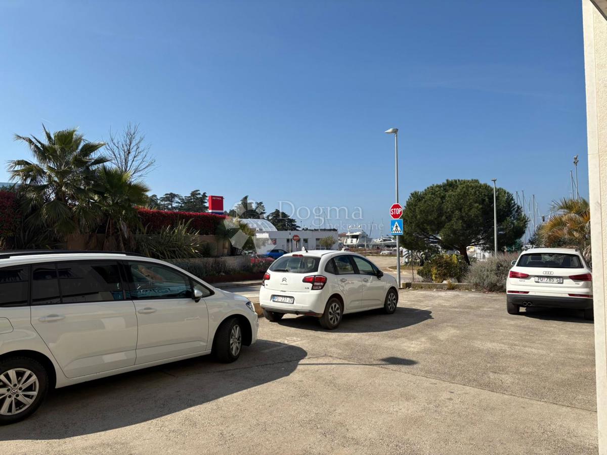 Locale commerciale Novigrad, 129m2