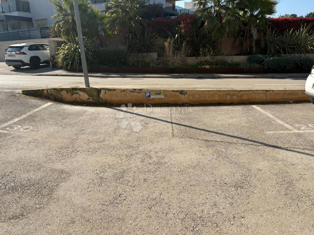 Locale commerciale Novigrad, 129m2