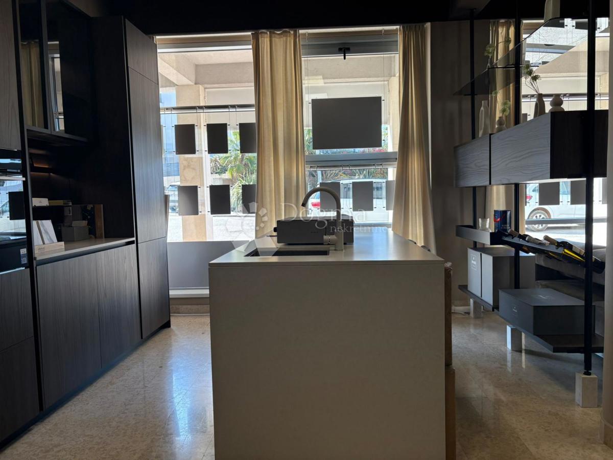 Locale commerciale Novigrad, 129m2