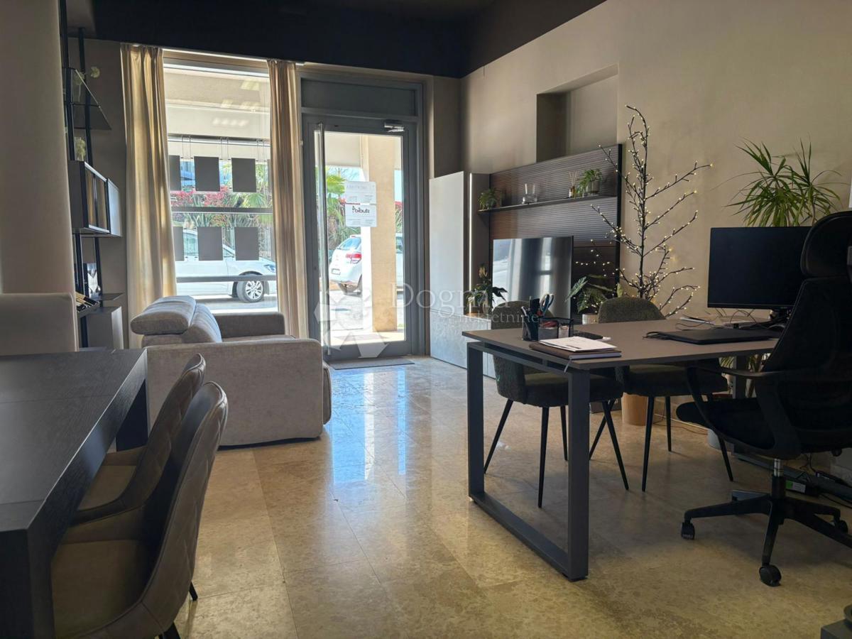 Locale commerciale Novigrad, 129m2