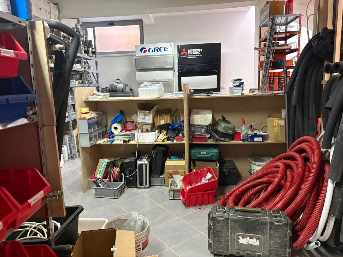 Locale commerciale Novigrad, 129m2