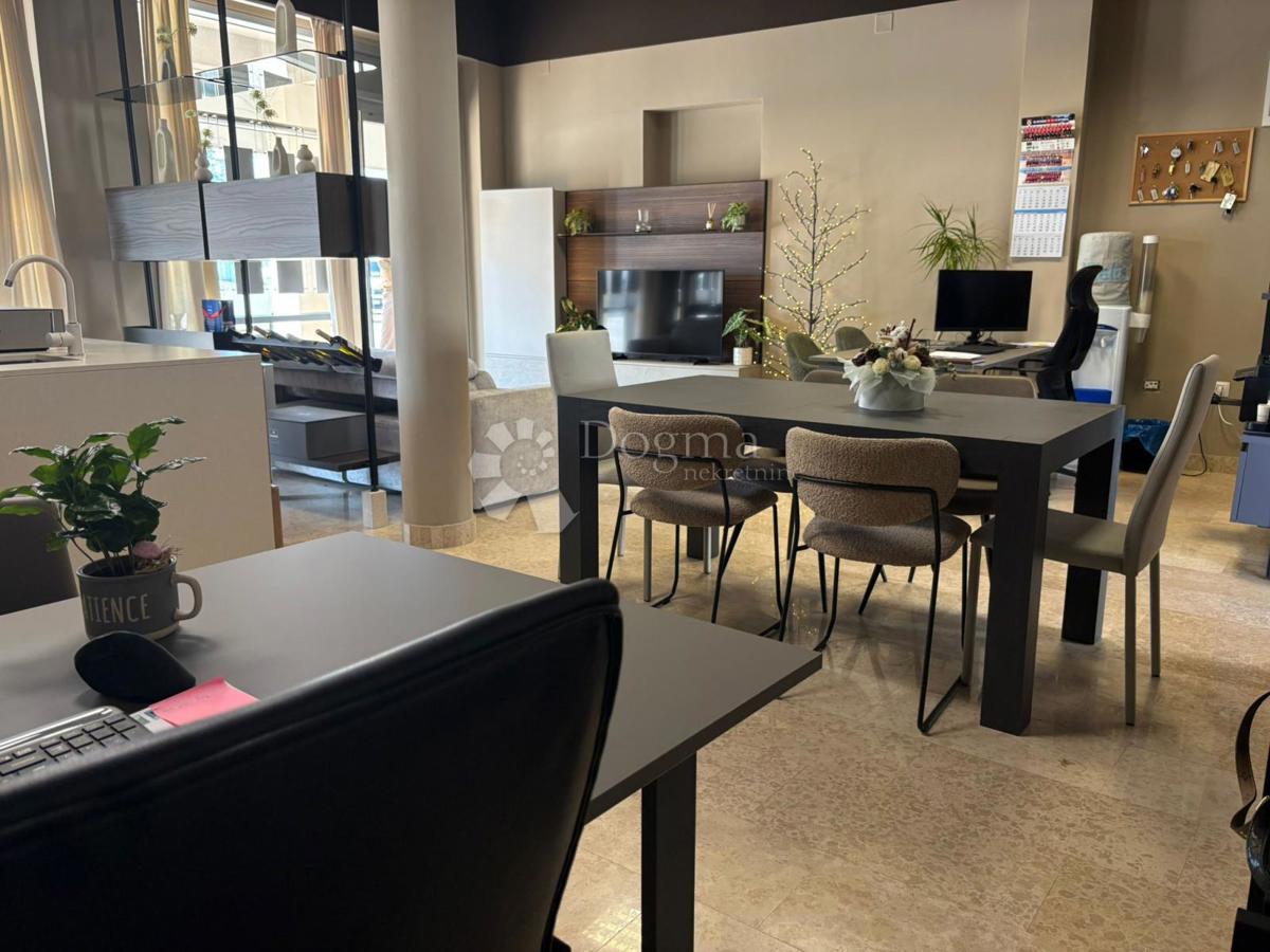 Locale commerciale Novigrad, 129m2