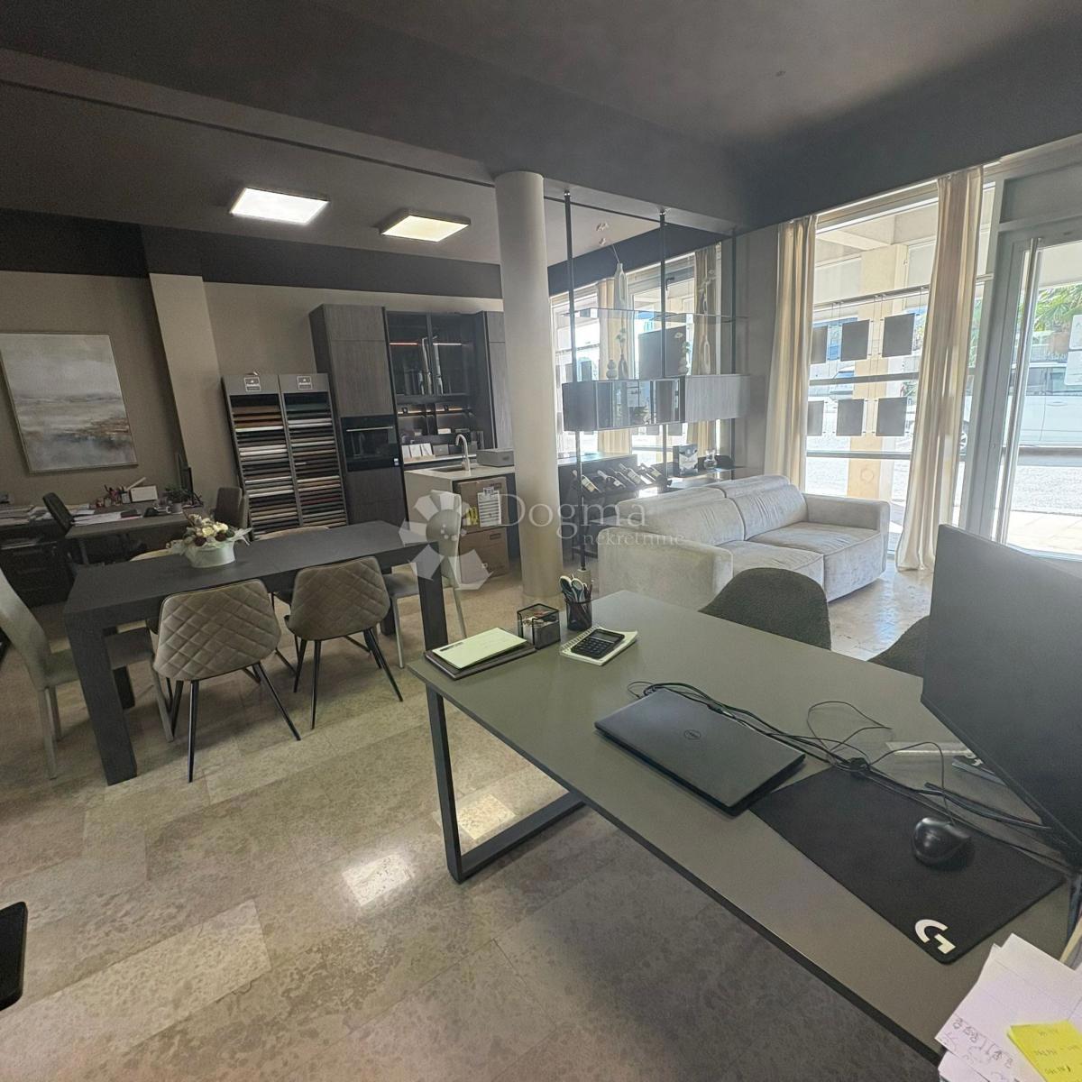 Locale commerciale Novigrad, 129m2