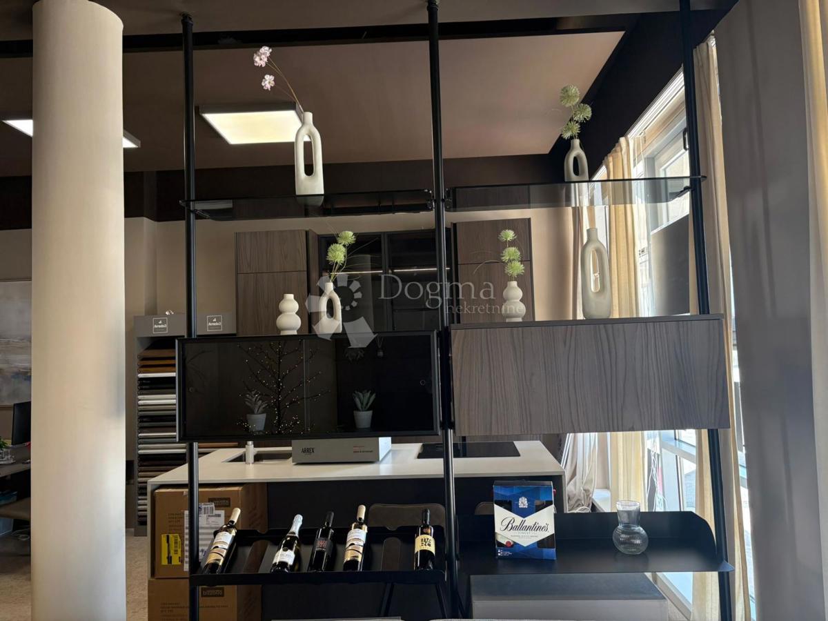 Locale commerciale Novigrad, 129m2