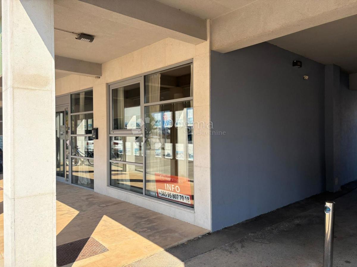 Locale commerciale Novigrad, 129m2