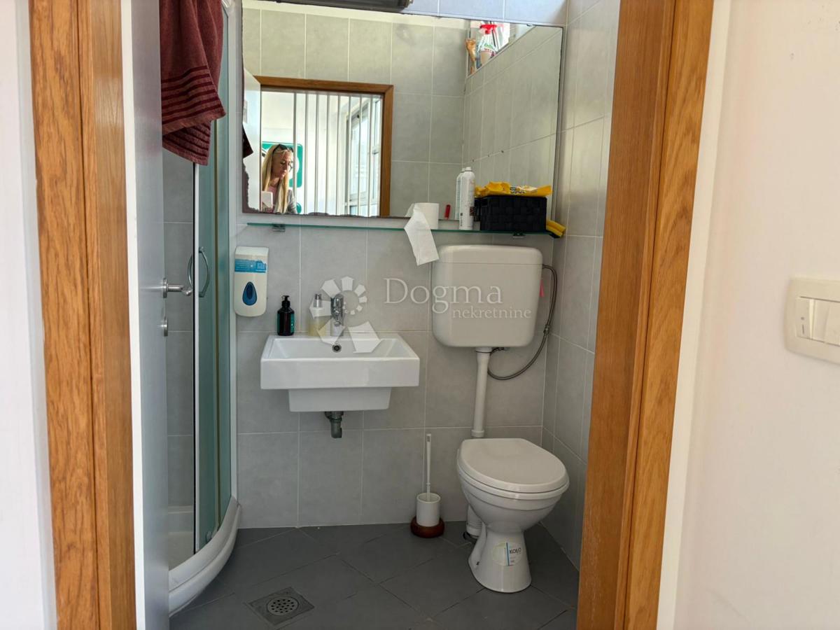 Locale commerciale Novigrad, 129m2