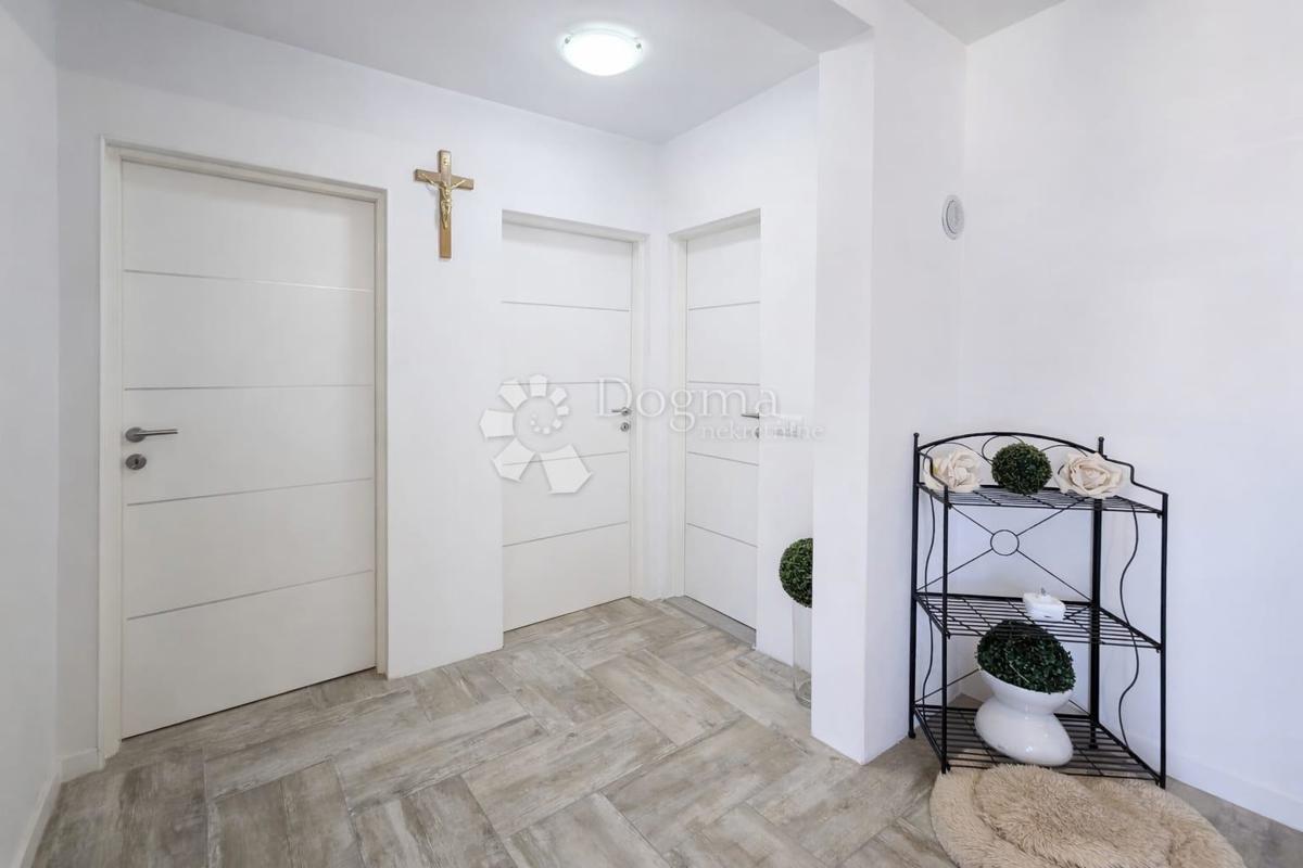 Casa Resnik, Peščenica - Žitnjak, 228m2