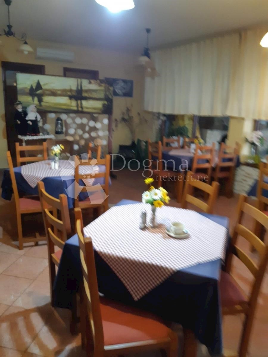 Locale commerciale Mali Lošinj, 192,88m2